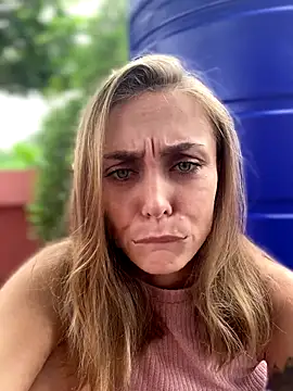 White Lu online show from November 24, 2025, 2:11 am