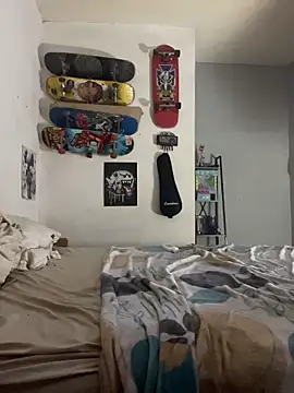 paullliliu online show from February 15, 2026, 4:42 am