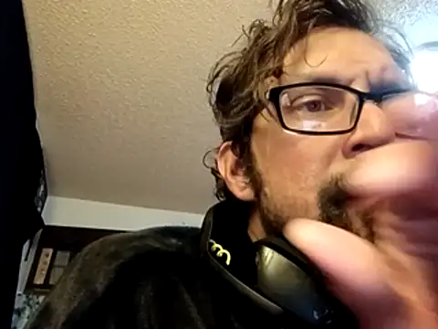 Snapshot of Johndis805 chatting on October 28, 2025, 10:30 am Johndis805 online show from October 28, 2025, 10:30 am