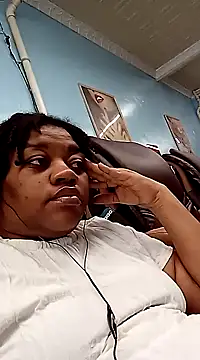 Snapshot of Big_BodyDee chatting on March 6, 2025, 5:43 pm Big BodyDee online show from March 6, 2025, 5:43 pm