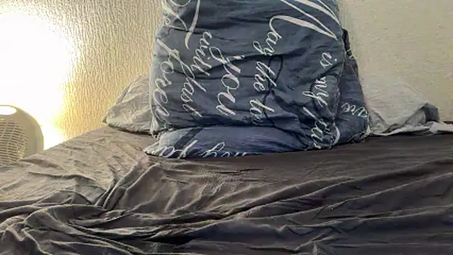 Snapshot of mangemoilabite1 chatting on April 2, 2026, 4:37 pm mangemoilabite1 online show from April 2, 2026, 4:37 pm