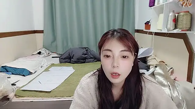 Snapshot of Song_99 chatting on February 15, 2025, 2:00 pm Song 99 online show from February 15, 2025, 2:00 pm