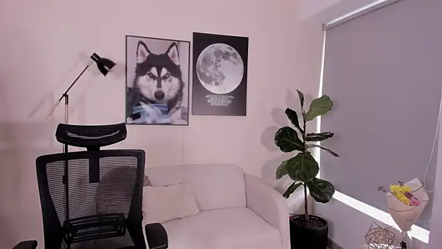 LairaScott online show from November 29, 2025, 9:40 pm