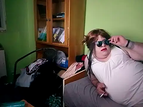 Snapshot of Adrianka chatting on October 15, 2025, 11:16 pm Adrianka online show from October 15, 2025, 11:16 pm