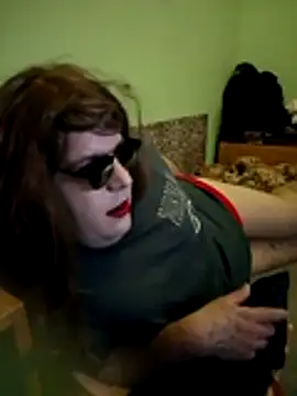 Snapshot of Adrianka chatting on October 28, 2025, 10:56 pm Adrianka online show from October 28, 2025, 10:56 pm