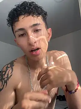 iKrofur online show from February 2, 2025, 8:08 pm