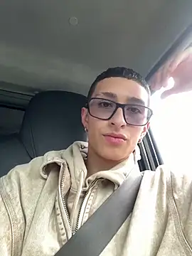 iKrofur online show from February 18, 2026, 4:47 pm