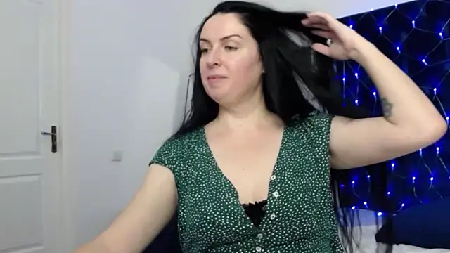 Snapshot of JacquelineElle chatting on February 3, 2025, 9:39 pm JacquelineElle online show from February 3, 2025, 9:39 pm
