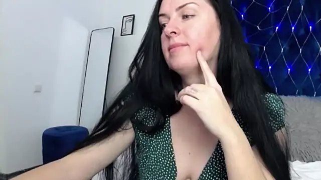 Snapshot of JacquelineElle chatting on February 10, 2025, 6:24 pm JacquelineElle online show from February 10, 2025, 6:24 pm