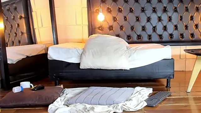 SamanthaMilann online show from February 19, 2025, 9:47 pm