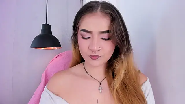 Shanntal  online show from October 4, 2025, 7:45 pm