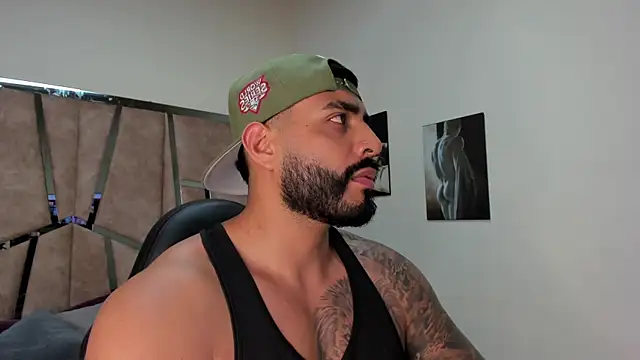 LeandroRusso online show from February 23, 2025, 9:37 pm