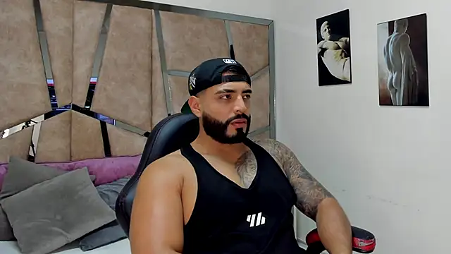 LeandroRusso online show from March 7, 2025, 7:49 pm