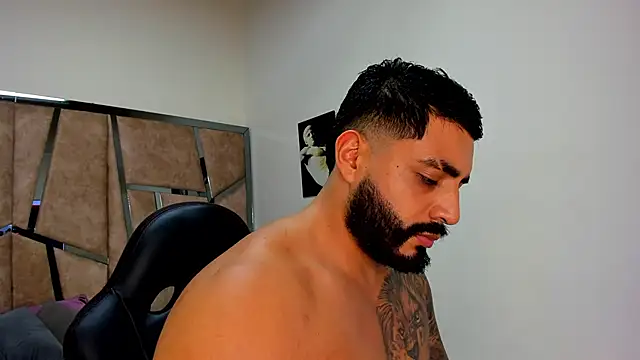 LeandroRusso online show from March 12, 2025, 12:53 am