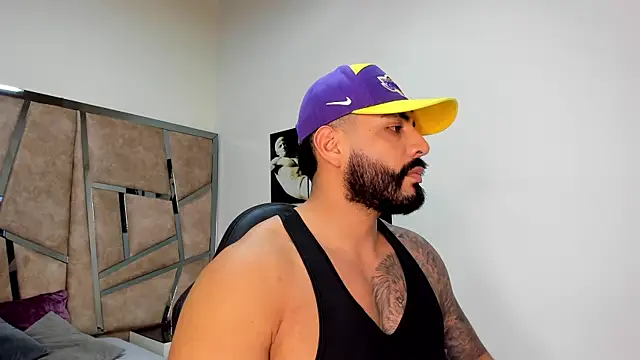 LeandroRusso online show from March 15, 2025, 8:10 pm