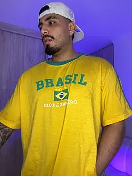 LeandroRusso online show from September 9, 2025, 2:44 am