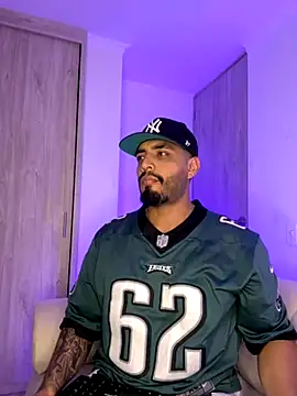 LeandroRusso online show from September 13, 2025, 1:16 am