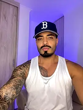 LeandroRusso online show from November 5, 2025, 1:38 am