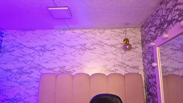 Hela v online show from March 14, 2026, 12:10 pm