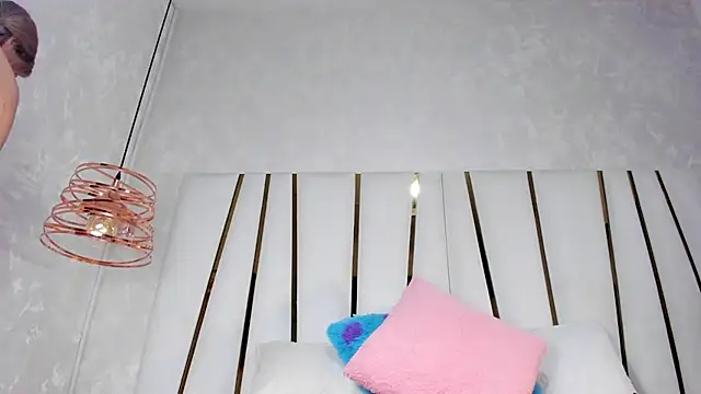 violet gray  online show from March 6, 2025, 11:25 am