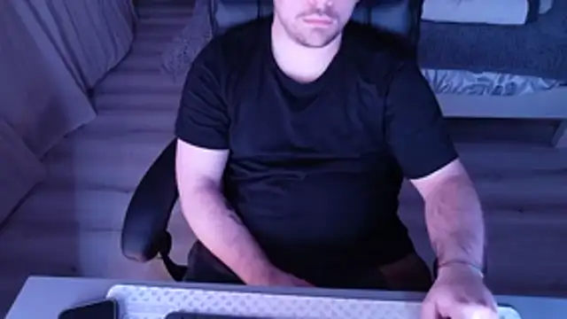 alexx0904 online show from April 3, 2026, 7:45 pm