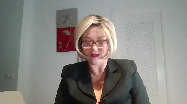 Snapshot of Luzia-Sal chatting on January 30, 2025, 10:30 pm Luzia-Sal online show from January 30, 2025, 10:30 pm