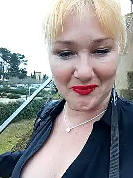 Snapshot of Luzia-Sal chatting on February 19, 2025, 12:22 pm Luzia-Sal online show from February 19, 2025, 12:22 pm