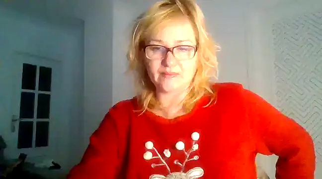 Snapshot of Luzia-Sal chatting on March 2, 2025, 9:21 am Luzia-Sal online show from March 2, 2025, 9:21 am