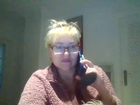 Snapshot of Luzia-Sal chatting on March 2, 2025, 6:51 pm Luzia-Sal online show from March 2, 2025, 6:51 pm