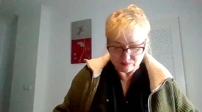 Snapshot of Luzia-Sal chatting on March 5, 2025, 6:45 pm Luzia-Sal online show from March 5, 2025, 6:45 pm