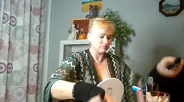 Snapshot of Luzia-Sal chatting on March 8, 2025, 8:14 pm Luzia-Sal online show from March 8, 2025, 8:14 pm