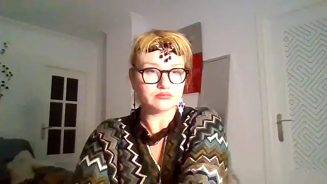 Snapshot of Luzia-Sal chatting on March 12, 2025, 6:33 pm Luzia-Sal online show from March 12, 2025, 6:33 pm