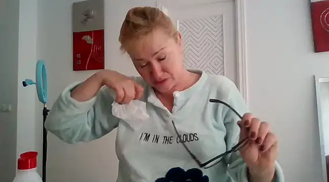 Snapshot of Luzia-Sal chatting on March 14, 2025, 9:46 am Luzia-Sal online show from March 14, 2025, 9:46 am