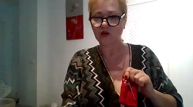 Snapshot of Luzia-Sal chatting on March 15, 2025, 5:48 pm Luzia-Sal online show from March 15, 2025, 5:48 pm