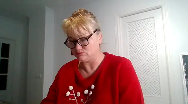 Snapshot of Luzia-Sal chatting on March 20, 2025, 7:03 am Luzia-Sal online show from March 20, 2025, 7:03 am