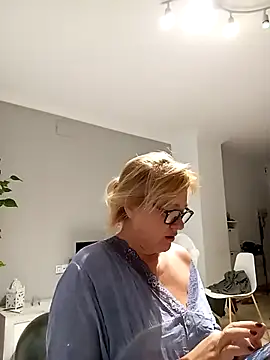 Snapshot of Luzia-Sal chatting on September 9, 2025, 6:02 am Luzia-Sal online show from September 9, 2025, 6:02 am