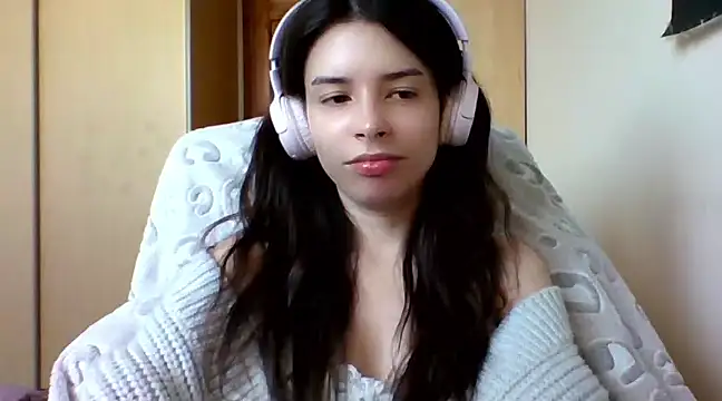 LariceSexy online show from February 17, 2025, 1:10 pm