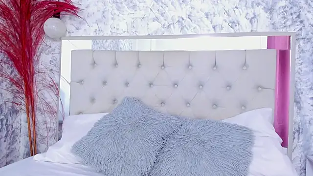 Ariana greenblat online show from February 26, 2026, 5:01 pm