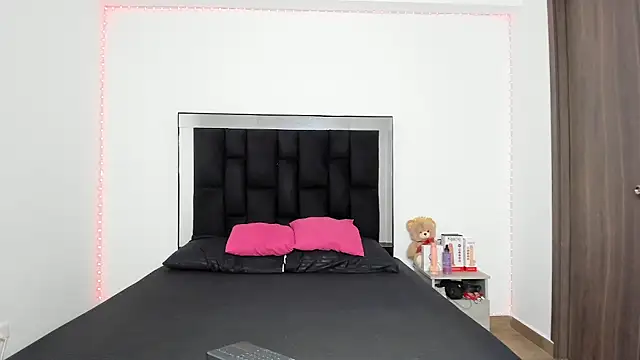 victoriacolin online show from February 21, 2025, 11:54 pm