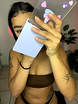 meli ortiz  online show from November 24, 2025, 4:18 pm