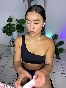 meli ortiz  online show from April 29, 2026, 2:21 pm