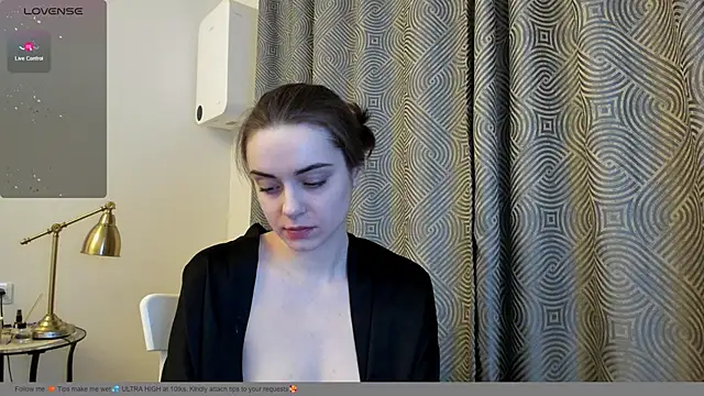 Snapshot of Hustle_Babyy chatting on February 10, 2026, 8:24 pm Hustle Babyy online show from February 10, 2026, 8:24 pm