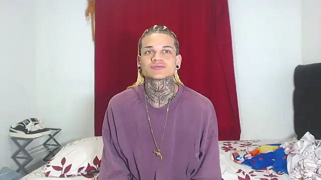 Snapshot of hot_man05 chatting on February 3, 2025, 10:03 am hot man05 online show from February 3, 2025, 10:03 am