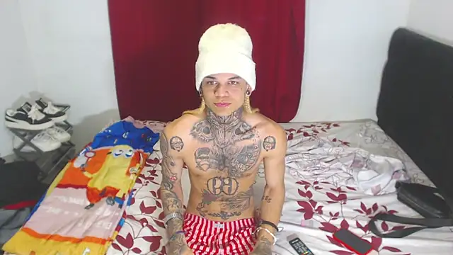 Snapshot of hot_man05 chatting on February 11, 2025, 6:08 am hot man05 online show from February 11, 2025, 6:08 am