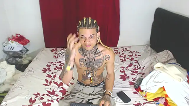 Snapshot of hot_man05 chatting on February 19, 2025, 2:33 am hot man05 online show from February 19, 2025, 2:33 am