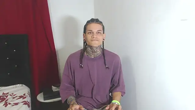 Snapshot of hot_man05 chatting on March 2, 2025, 8:05 am hot man05 online show from March 2, 2025, 8:05 am