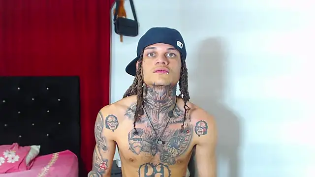 Snapshot of hot_man05 chatting on March 19, 2025, 8:34 am hot man05 online show from March 19, 2025, 8:34 am