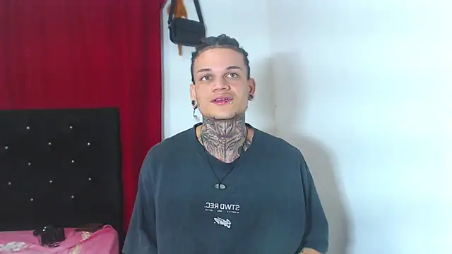 Snapshot of hot_man05 chatting on March 20, 2025, 3:13 am hot man05 online show from March 20, 2025, 3:13 am