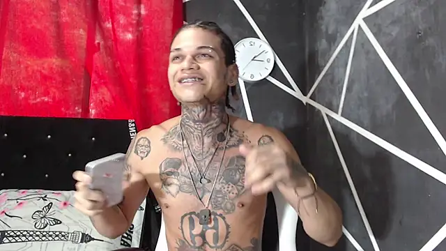 Snapshot of hot_man05 chatting on September 29, 2025, 4:01 pm hot man05 online show from September 29, 2025, 4:01 pm