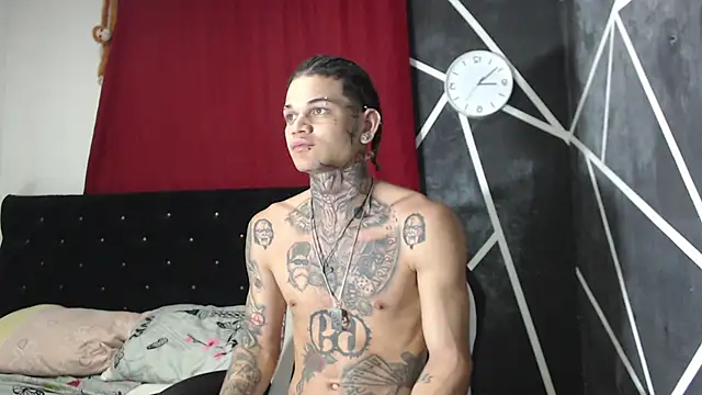 Snapshot of hot_man05 chatting on October 6, 2025, 3:04 am hot man05 online show from October 6, 2025, 3:04 am